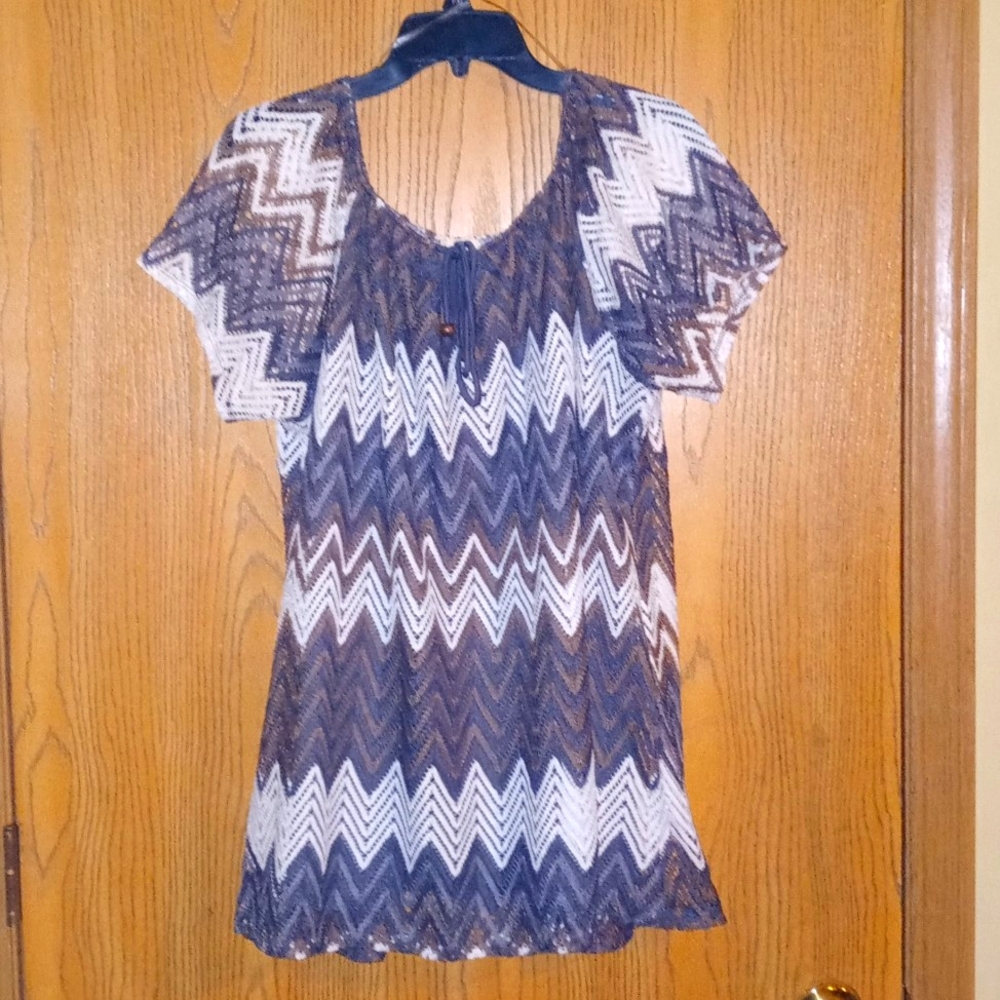 Sheer Gray/brown/white ZiGZaG pattern w/ low cut & tie-up strings short sleeve